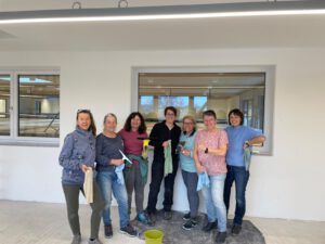 Fenster-Putzaktion der Frauengemeinschaft